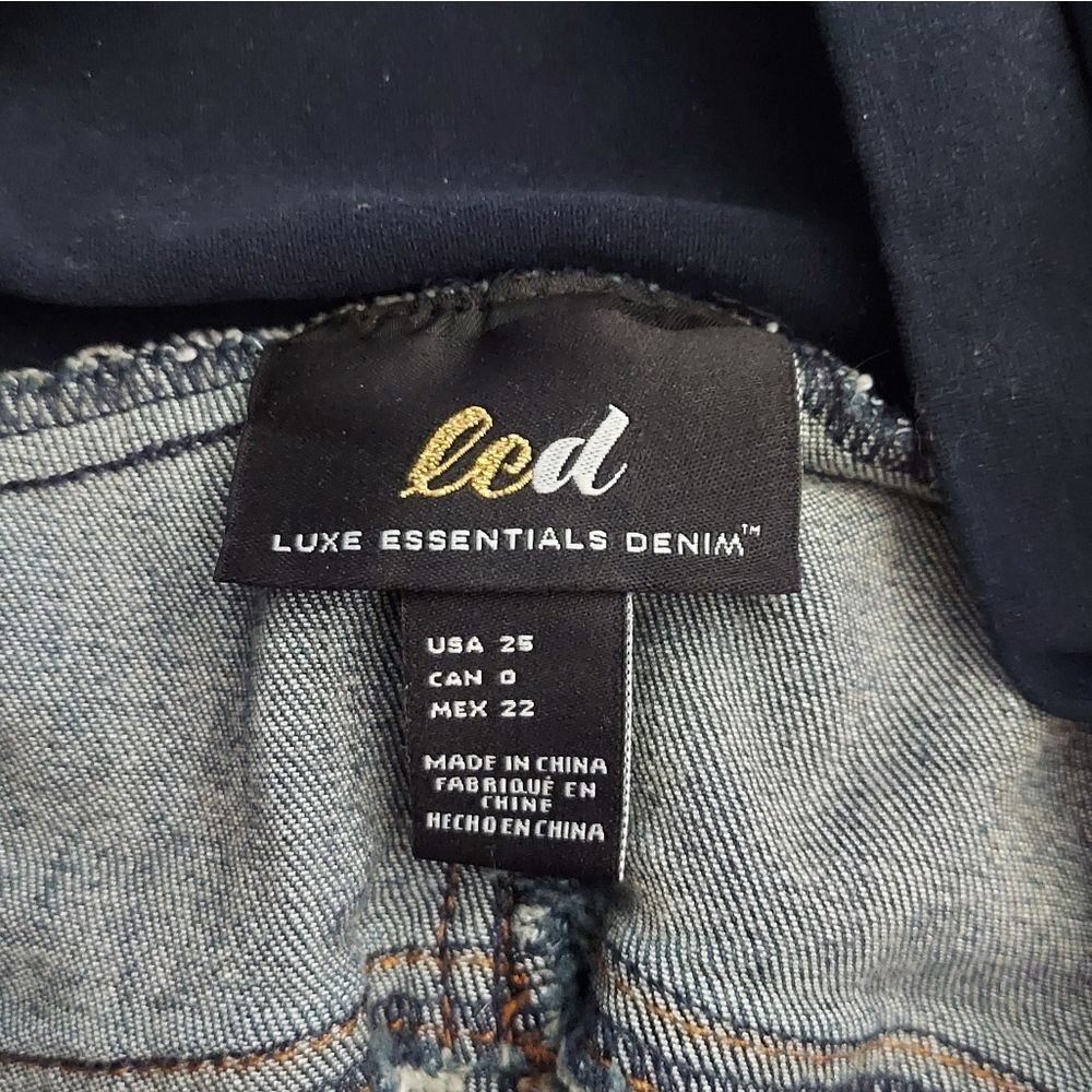 LED Luxe Essentials Denim Distressed Maternity Jeggings Size 25 - Picture 3 of 5